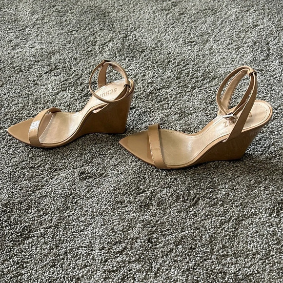 Schutz Raquel Patent Leather Wedge Sandals. Size 8.5. - Picture 6 of 10